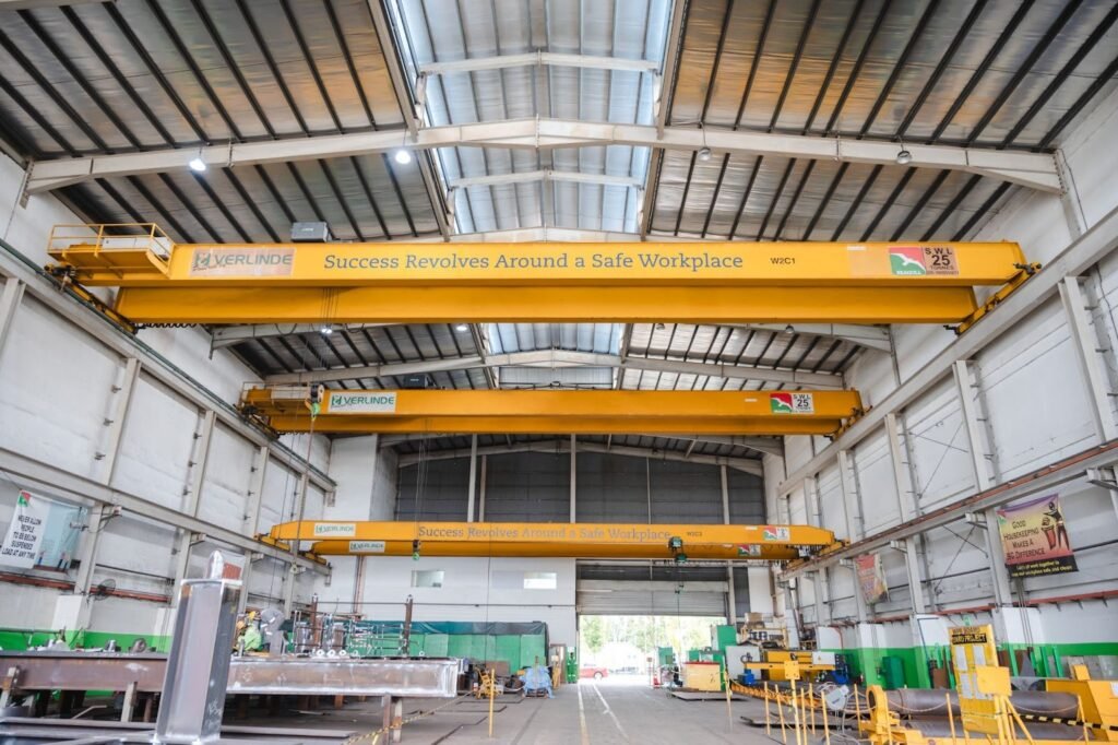 Overhead crane for industrial use