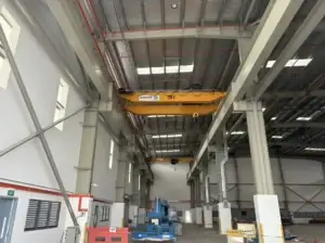 Overhead crane used for indoor lifting