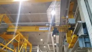 A wall jib crane is used for lifting equipment inside a warehouse