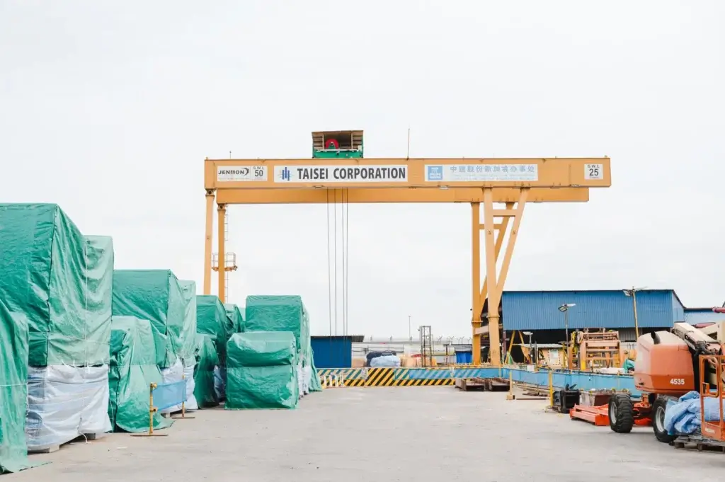 Gantry crane outdoor use for Taisei Corp supplied by Jenmon